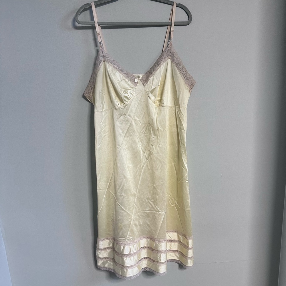 Adonna Vintage Women Boudoir Cream Lace Slip Nylon 42/XL Delicate feminine